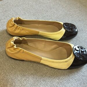 Tori Burch Women's Tri-Tone Flats- gold, maize & chocolate. Size 8.5